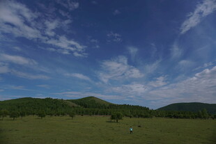 草原蓝天青山美丽风光