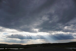 乌云密布的阴沉天空