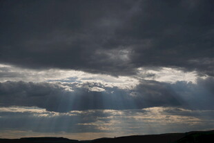 乌云中透出的耶稣光