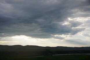 乌云密布的壮阔天空景观