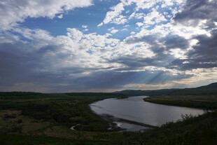 河畔风光 云影天光