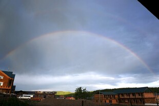 天边彩虹现美景