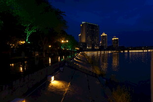河畔夜景 城市璀璨灯火