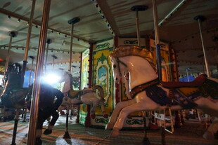 复古旋转木马的梦幻瞬间