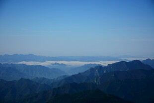 高山云海壮丽景观