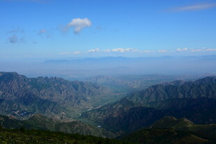 壮丽山景 辽阔蓝天视野