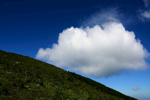 青山之上的白云美景