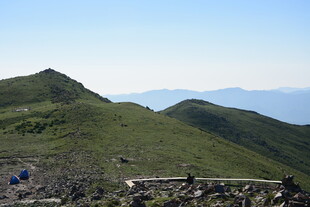 青山绿野间的徒步美景