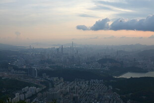 城市黄昏天际线俯瞰美景