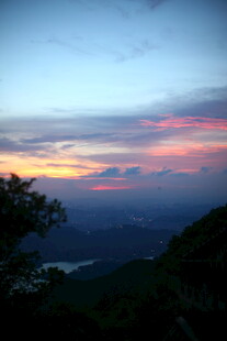 山间绚丽晚霞美景