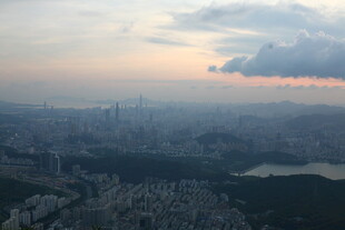 城市黄昏天际线俯瞰美景