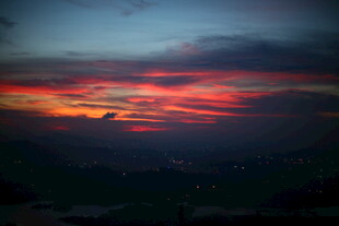 绚丽晚霞映照天际