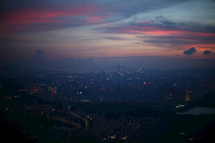 城市黄昏天际线美景