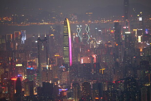 繁华都市夜景璀璨灯火