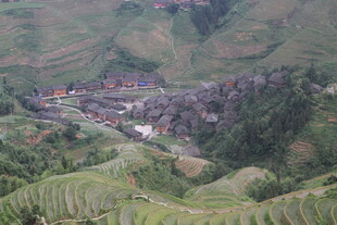 山间村落 绿意环绕的景致