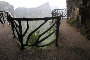 山间观景台围栏景观