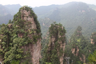 奇峰林立的壮丽山景