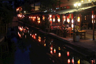 水乡夜景 河畔灯火阑珊处