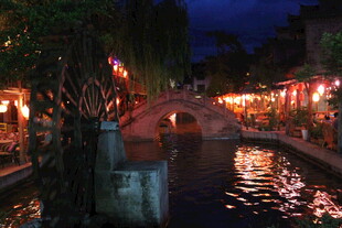 江南水乡夜景 灯火映河桥