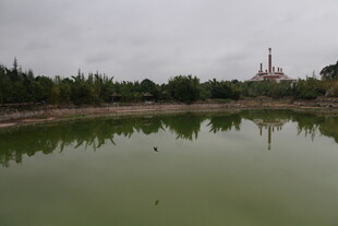 湖畔教堂倒影 静谧风光