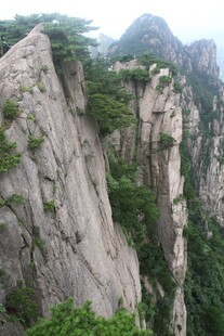险峻黄山奇峰景观