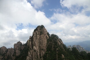 巍峨黄山 云雾缭绕美景