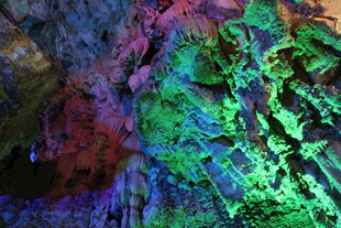 奇幻多彩的洞穴景观