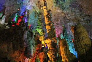 梦幻溶洞景观 五彩钟乳石