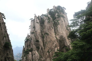 黄山奇峰 尽显自然之壮美