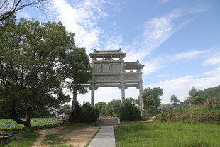 乡村中式牌坊 自然风光美