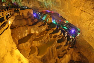 地下溶洞景观 五彩灯光秀