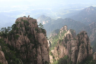 壮丽黄山奇峰景观