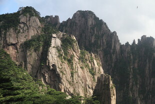 巍峨壮丽的高山景观