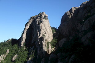 巍峨山峰 尽显自然壮美