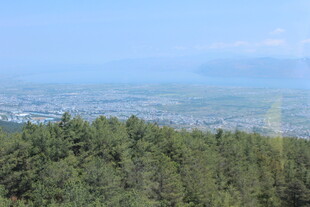 山林之上的开阔远景