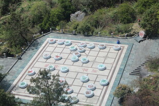 户外露天泳池与遮阳伞