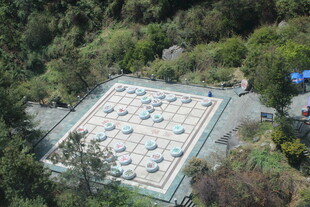 空中俯瞰大型停车场