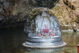 水中神秘的石制宗教建筑