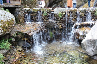 山间小瀑布景观