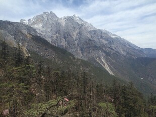 壮丽巍峨的高山景观