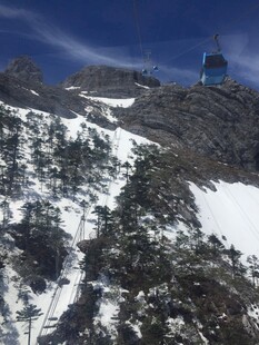 雪山之巅的瞭望塔