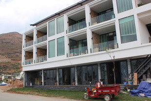 现代风格多层度假酒店