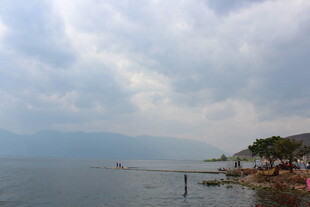 湖畔风景 云下静谧水岸