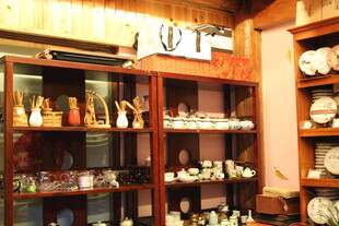 古雅瓷器陈列架展示