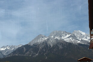 巍峨雪山壮丽景致