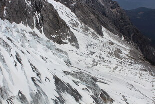 壮丽雪山冰川景观