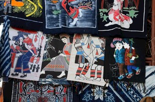 传统特色刺绣挂饰展示