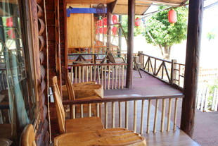 木质阳台桌椅休闲空间