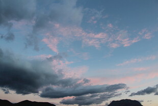 黄昏时分的壮丽天空景色