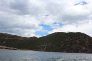 山水相依的自然风光